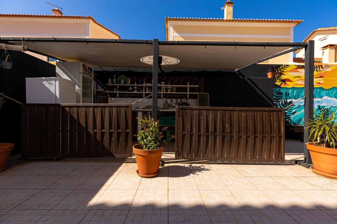 Хостел Pineapple Surf House Атоґія-да-Балея Екстер'єр фото