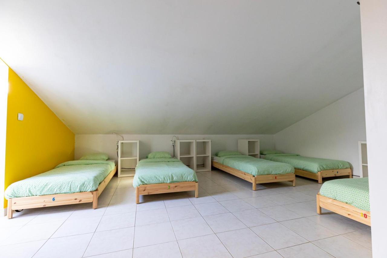 Хостел Pineapple Surf House Атоґія-да-Балея Екстер'єр фото